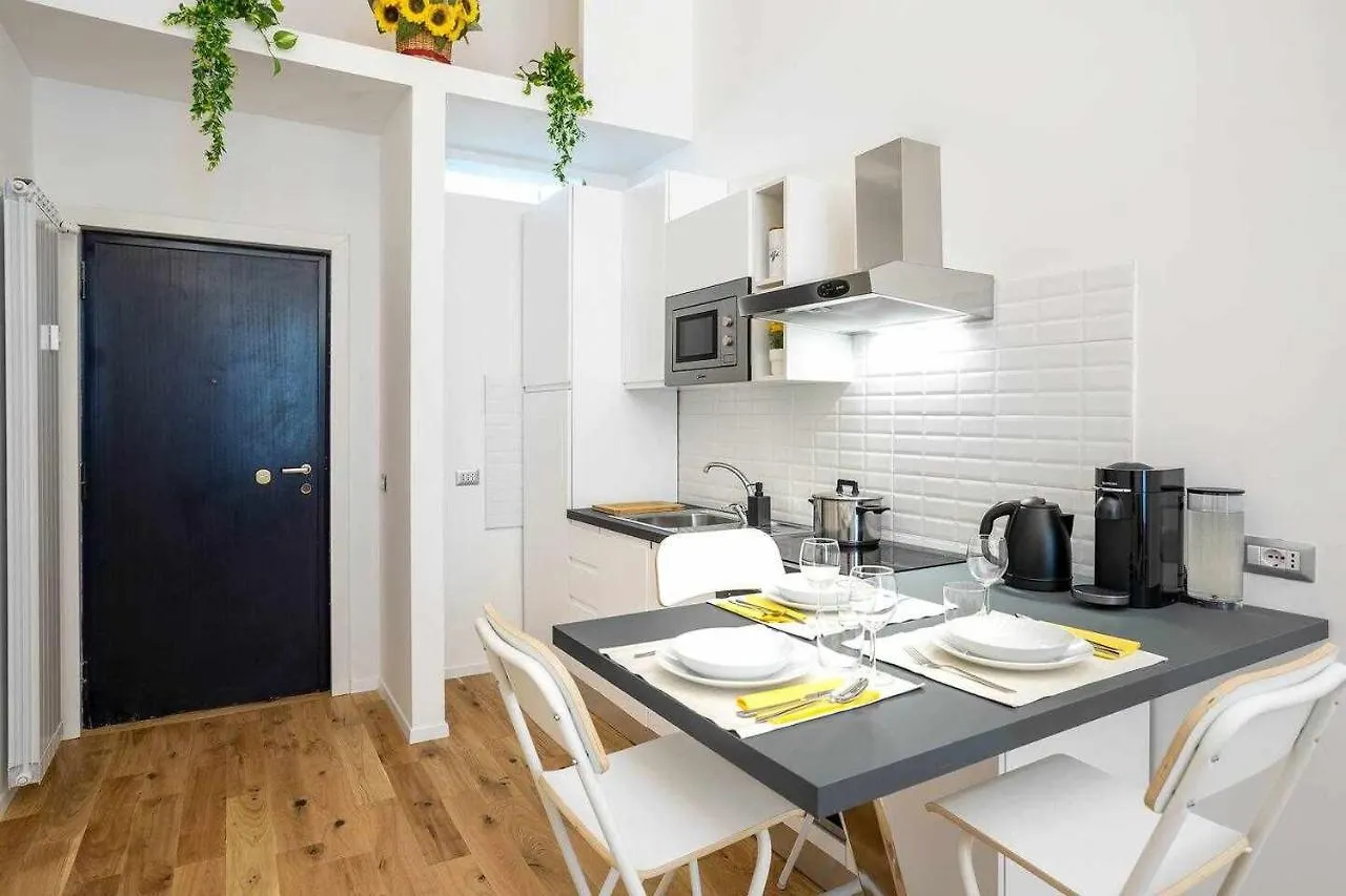 Milano City Apartments - Duomo Brera - Elegant Suite In Design District Italy