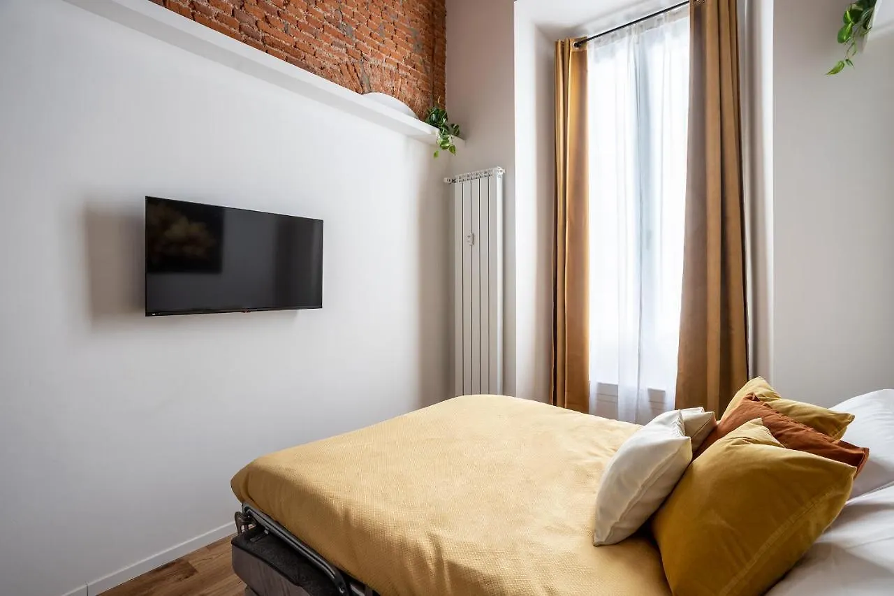 Milano City Apartments - Duomo Brera - Elegant Suite In Design District Itália