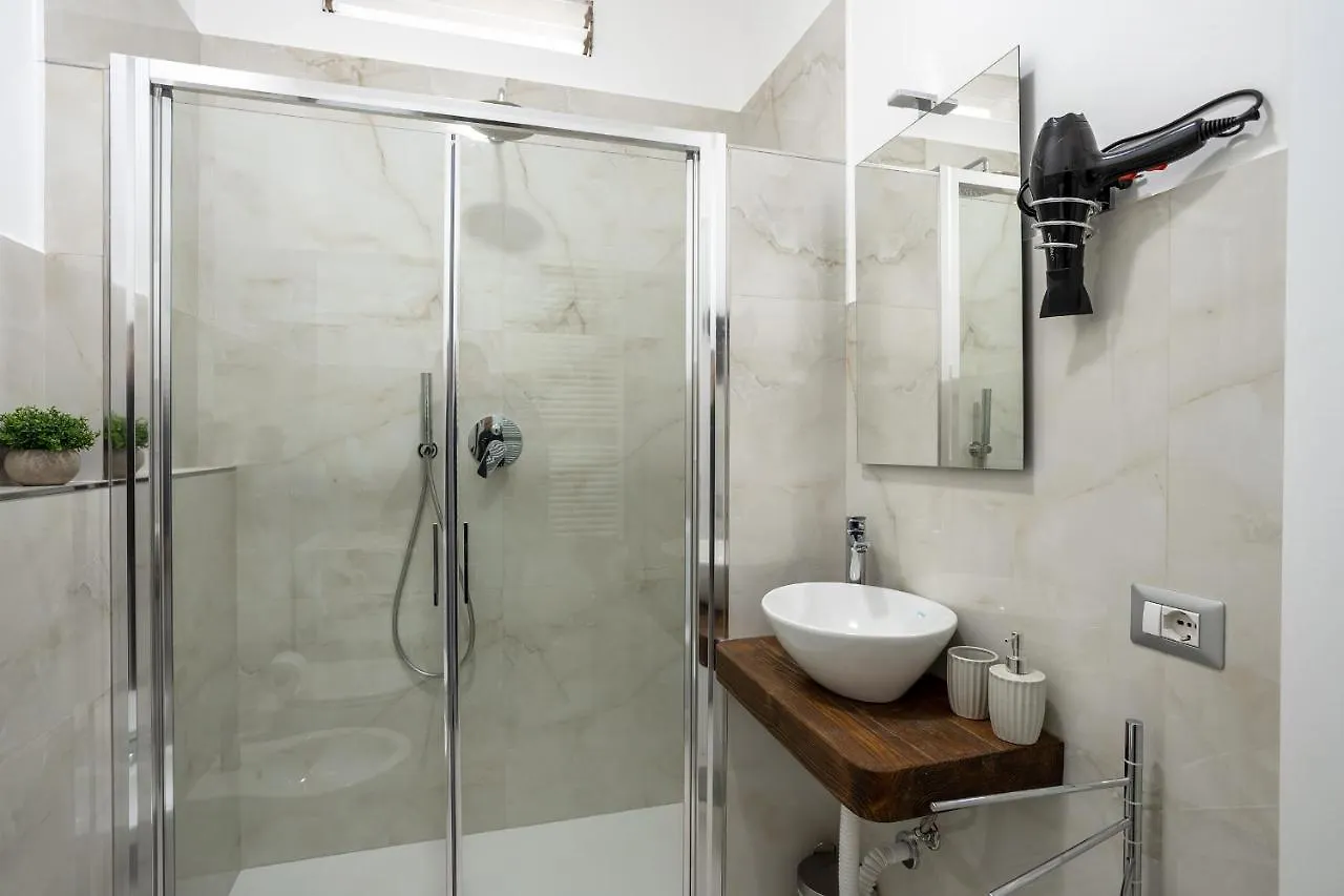 Milano City Apartments - Duomo Brera - Elegant Suite In Design District Itália